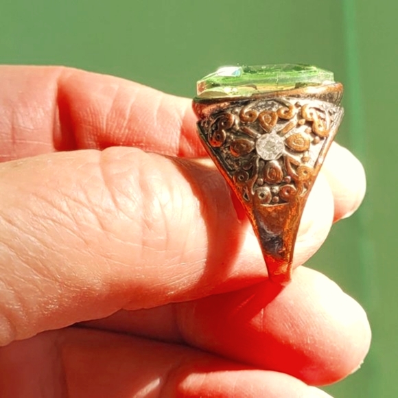 Bohemian Style Light Green Mock Periodot Statement Ring Size 9 - Picture 10 of 16